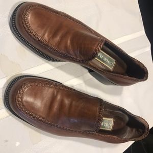 Cole Haan Brown Leather Closed Toe Shoes. Sz 6.5M